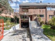Magnífico Chalet Adosado De Esquina Con Más De 390 m²,...