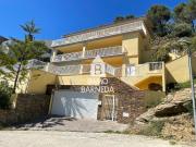 Magnífico chalet con bonitas vistas al mar, piscina y...