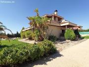 Magnífico chalet con cuatro dormitorios y piscina...