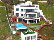 En lo alto de las playas de Casares, Manilva y...