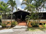 MAGNIFIQUE APT F4 MEUBLÉ DUPLEX et PISCINE À ST JOSEPH