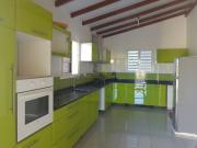 MAGNIFIQUE BAS DE VILLA MEUBLE RENOVE F4 DANS PROPRIETE PRIV