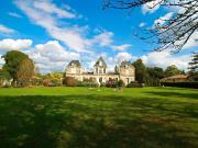 Magnifique château avec vignoble proche de Bordeaux....