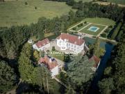 MAGNIFIQUE CHATEAU en BOURGOGNE PARFAITEMENT ENTRETENU
