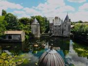 Magnifique Château Historique Rénové avec Dépendances...