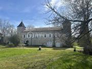 MAGNIFIQUE CHATEAU XVIIe CHAMBRES HOTES PISCINE INTERIEURE