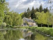 MAGNIFIQUE COMPLEXE DE GITES DANS UN ECRIN DE VERDURE