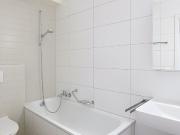 Beautiful 3 room apartment close to amenities