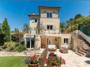 Magnifique maison 9 pièces avec piscine et garages