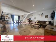 MAGNIFIQUE MAISON DE VILLAGE AVEC PISCINE VUE SUR LA NATURE