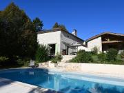 Magnifique maison en pierre avec piscine et granges