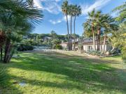 MAGNIFIQUE VILLA EN PIERRES AU COEUR DES GOLFS AVEC PISCINE