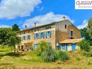 Un havre de paix au coeur de la nature avec un spacieux bâti