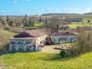 Magnifique propriété avec sa maison principale, son...