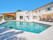 Magnifique propriété avec une vue dégagée sur la mer