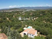 Propriété avec Vue Panoramique sur Apt