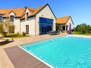 Magnifique propriété contemporaine de 11 pièces!