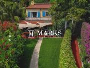 Magnifique propriété dans un jardin exotique