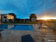 Magnifique propriété en pierre avec piscine et dépendances