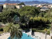 Magnifique Studio Rénové avec Vue sur Parc et Piscine à...