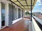 magnifique T2 avec grande terrasse vue sur la ville et mer