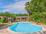 Magnifique Villa à Salon de Provence avec Piscine et Annexes