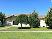 Magnifique villa de plain pied sur terrain arboré de...