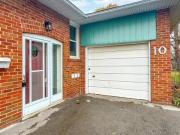 Main 10 Vesper Court