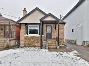Main 16 Little Boulevard in Toronto: Briar Hill...