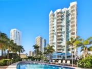 Main Beach Beachside Apartment with Resort style Facilities