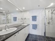 Main Beach Fully Furnished 2 Bed Leasing from Mar...