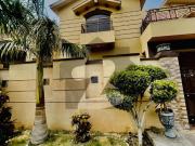 Main Boulevard House Good Condition 17 Marla with Gas 5...
