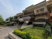Main Double Road 10 Marla House For sale In Beautiful G 13/1