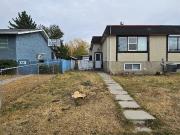 Main floor 2 bedroom 1.5 bathroom duplex for rent in...