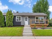 Main Floor 3 Bed Suite – Steps to Schools & Transit,...