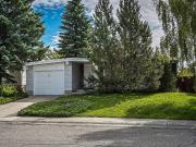 Main floor for rent in Varsity, NW Calgary 1250sf fully...