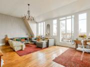 Mairie, 6 pièces 3 chambres balcon et parking, en étage