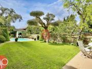 Maison 10 pièces 264 m²