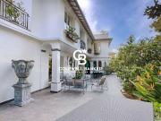 Maison 10 pièces 328 m²