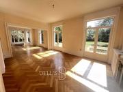 Maison 10 pièces 330 m²