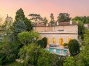 Maison 10 pièces 371 m²