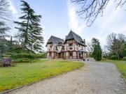 Maison 10 pièces 380 m²