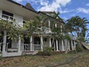 Maison avec piscine et jardin
