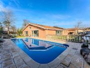 Maison avec piscine et jardin