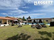 Maison avec piscine et jardin