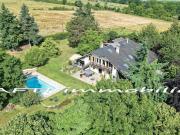 Maison avec piscine et jardin
