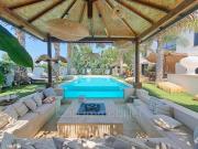 Maison avec piscine en bord de mer