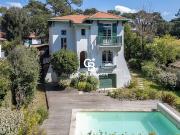 Maison avec piscine en bord de mer