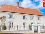 Maison avec piscine et jardin