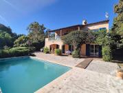 Maison avec piscine en bord de mer